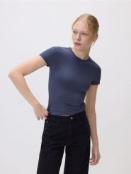 Gładki t-shirt - ciemnoszary. Szare t-shirty damskie Reserved, l, bez wzorów, z dzianiny, bez kołnierzyka. Za 45.99 zł.