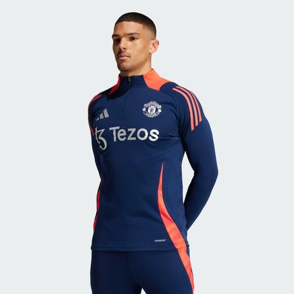 Bluza Manchester United Tiro 24 Training. Czerwone bluzy bez kaptura męskie Adidas, m, z materiału. W wyprzedaży za 272.75 zł.