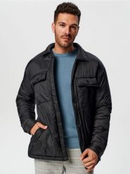 Kurtka puffer - czarny. Czarne kurtki męskie Sinsay, l, bez wzorów, bez kaptura. W wyprzedaży za 59.99 zł.