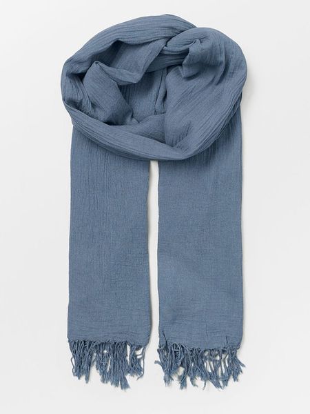 Becksöndergaard Szal "Ilona" w kolorze niebieskim - 200 x 100 cm rozmiar: onesize. Niebieskie szaliki i kominy damskie Becksöndergaard, bez wzorów, z bawełny. Za 86.99 zł.