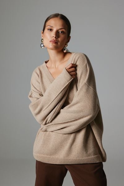 WEŁNIANY SWETER SANTE BEŻOWY One size - Flawless. Brązowe swetry klasyczne damskie Flawless, z dzianiny, bez kołnierzyka. Za 799.00 zł.