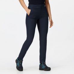 Damskie spodnie trekkingowe Pentre Stretch. Niebieskie spodnie dresowe damskie Regatta, bez wzorów, z tkaniny. W wyprzedaży za 179.99 zł.