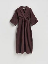 Muślinowa sukienka midi - ciemnobrązowy. Brązowe sukienki damskie Reserved, l, bez wzorów, z bawełny, bez kołnierzyka, bez ramiączek, midi, rozkloszowane. Za 179.99 zł.