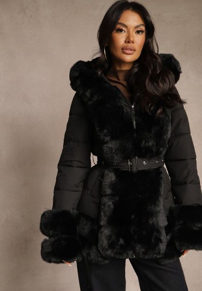 Czarna Kurtka o Taliowanym Kroju z Paskiem Kapturem i Futerkiem Ranalia. Czarne kurtki damskie Renee, l, bez wzorów, z poliesteru. Za 239.99 zł.