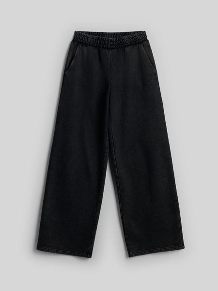 4F Szerokie spodnie dresowe damskie - czarne XL. Czarne spodnie dresowe damskie 4f, s, z bawełny, trekkingowe. Za 159.99 zł.
