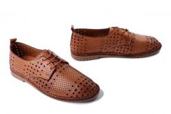 MANITU 840136-21 cognac, półbuty letnie damskie. Brązowe półbuty damskie Manitu, w ażurowe wzory, ze skóry, bez obcasa. Za 255.92 zł.