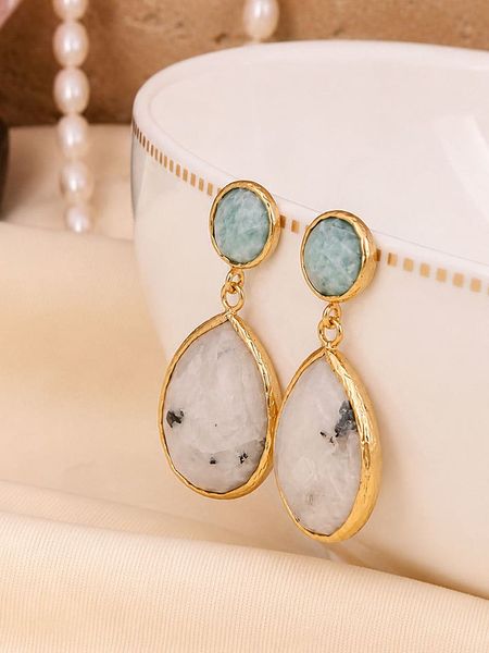 L'Atelier de Gaia Pozłacane kolczyki-wkrętki z amazonitami rozmiar: onesize. Niebieskie kolczyki damskie L'Atelier de Gaia, pozłacane. Za 40.95 zł.