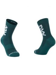 Skarpety rowerowe NORTHWAVE Extreme Air Mid Sock zielony. Zielone skarpetki męskie Northwave, w ażurowe wzory, z dzianiny. Za 69.00 zł.