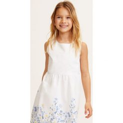 Mango Kids - Sukienka dziecięca Flor 110-140 cm. Białe sukienki dziewczęce Mango Kids, bez wzorów, z bawełny, casualowe, bez ramiączek, krótkie. W wyprzedaży za 59.90 zł.