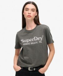 Luźna koszulka z metalicznym nadrukiem Venue. Czarne t-shirty damskie Superdry., xs, bez wzorów, z bawełny, bez kołnierzyka. Za 142.30 zł.