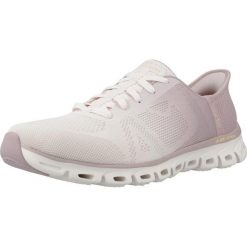 Tenisówki Skechers Glide-step Excite. Czerwone trampki i tenisówki damskie Skechers, bez wzorów. W wyprzedaży za 339.50 zł.