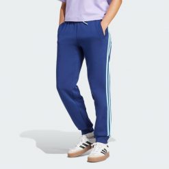 Spodnie Arsenal. Niebieskie spodnie materiałowe damskie Adidas, bez wzorów, sportowe. Za 329.00 zł.