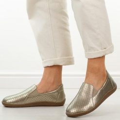 Złote skórzane półbuty damskie barefoot M.Daszyński Ol38-2. Żółte półbuty damskie M.Daszyński, bez wzorów, z jeansu, eleganckie, bez obcasa, na płaskiej podeszwie. W wyprzedaży za 197.10 zł.