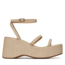 Sandały DeeZee. Brązowe sandały damskie DeeZee, bez wzorów, bez obcasa, na koturnie. Za 139.99 zł.