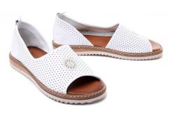 ARTIKER RELAKS 44C0689 biały, sandały damskie. Białe sandały damskie Artiker Relaks, bez wzorów, ze skóry, bez obcasa. Za 220.92 zł.