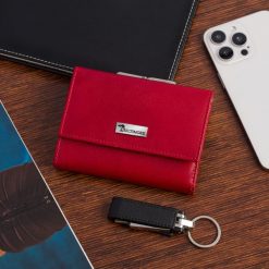 Portfel skórzany damski poziomy na bigiel RFiD skóra klasyk czerwony Beltimore A04. Czerwone portfele damskie bez wzorów, ze skóry. Za 79.90 zł.
