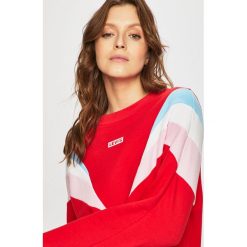 Levi's - Bluza. Czerwone bluzy bez kaptura damskie Levi's, l, z bawełny. Za 319.90 zł.