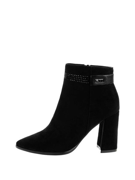 Primamoda Botki w kolorze czarnym rozmiar: 40. Czarne botki damskie Primamoda, eleganckie, bez obcasa, bez zapięcia. Za 152.26 zł.