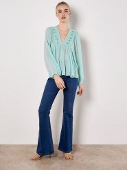 Apricot Bluzka w kolorze turkusowym rozmiar: XS. Niebieskie bluzki damskie Apricot, xs, bez wzorów, bez kołnierzyka, bez ramiączek. Za 74.63 zł.