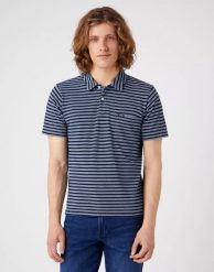 WRANGLER POLO SHIRT MĘSKA KOSZULKA W PASKI MID INDIGO W7BJDOX8E 112321772. Niebieskie koszulki polo męskie Wrangler, m, bez wzorów, bez ramiączek. Za 69.99 zł.