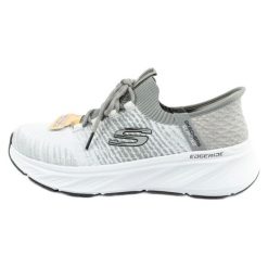 Buty Skechers Edgeride-Raygo 232932/WGY szare. Szare buty sportowe na co dzień męskie z materiału, bez zapięcia, trekkingowe. Za 553.48 zł.