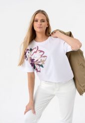 Koszulka z kwiatowym nadrukiem T-NEKO. Białe t-shirty damskie Volcano, m, bez wzorów, z bawełny, z asymetrycznym kołnierzem. Za 69.99 zł.