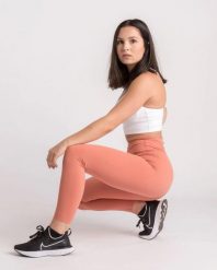 Damskie legginsy 7/8 na jogę i pilates, bez przedniego szwu – łososiowy. Czerwone legginsy sportowe damskie AESTHETIC WOLF, s, bez wzorów, z dzianiny, z podwyższonym stanem, na fitness i siłownię. Za 149.99 zł.