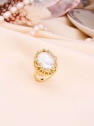 L'Atelier de Gaia Pozłacany pierścionek z perłą i cyrkoniami rozmiar: onesize. Białe pierścionki damskie L'Atelier de Gaia, z cyrkonią, pozłacane. Za 56.99 zł.