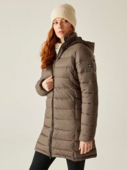 Regatta Płaszcz pikowany "Starler" w kolorze szarobrązowym rozmiar: 40. Brązowe płaszcze damskie Regatta, bez wzorów. Za 222.41 zł.