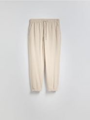 Spodnie jogger z lnem - beżowy. Brązowe spodnie materiałowe męskie Reserved, bez wzorów, z wiskozy. Za 149.99 zł.