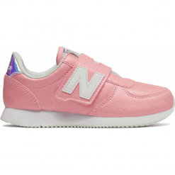 New Balance PV220M1. Buty sportowe dziewczęce New Balance, na lato, bez wzorów, z materiału, bez zapięcia. W wyprzedaży za 129.99 zł.