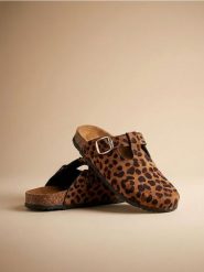 Klapki mule w panterkę - wielobarwny. Klapki damskie Sinsay, bez wzorów, bez obcasa. Za 45.99 zł.