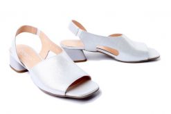 BIOECO BY ARKA 4148 2103 srebro, sandały damskie. Szare sandały damskie Bioeco by Arka, bez wzorów, ze skóry, bez obcasa, na obcasie. Za 295.92 zł.