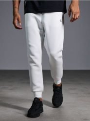 Spodnie tapered fit - biały. Białe spodnie materiałowe męskie Sinsay, bez wzorów, z dresówki, sportowe. Za 39.99 zł.