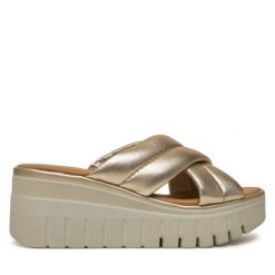Klapki Tamaris. Żółte klapki damskie Tamaris, bez wzorów, bez obcasa. Za 289.99 zł.