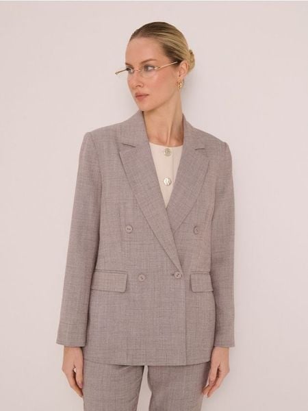 Dwurzędowy żakiet z domieszką wiskozy - beżowy. Brązowe marynarki i żakiety damskie Sinsay, l, bez wzorów, z wiskozy. Za 79.99 zł.