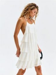 Sukienka mini z falbanami i dekoltem halter - kremowy. Białe sukienki damskie Sinsay, l, bez wzorów, bez kołnierzyka, bez ramiączek, mini. Za 49.99 zł.