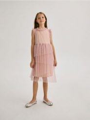 Tiulowa sukienka - brudny róż. Czerwone sukienki dziewczęce Reserved, bez wzorów, z tiulu, bez ramiączek. W wyprzedaży za 69.99 zł.