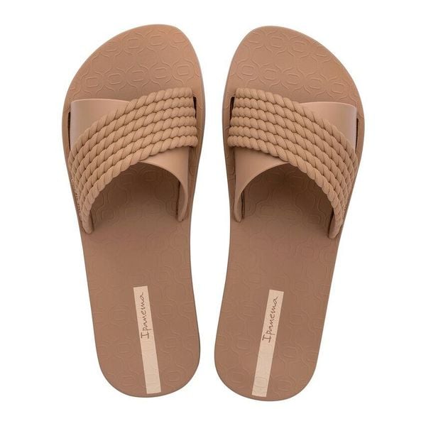 Buty klapki damskie Ipanema Street II. Brązowe klapki damskie Ipanema, bez wzorów, z gumy, bez obcasa. Za 99.00 zł.
