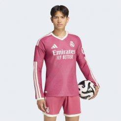 Oryginalna koszulka Real Madryt 26/27 z trzeciego zestawu z długim rękawem. Czerwone koszulki męskie z długim rękawem Adidas, s, z dzianiny, bez ramiączek, do piłki nożnej, climacool (adidas). Za 699.00 zł.