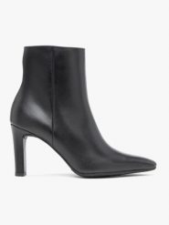 Czarne skórzane botki na szpilce. Czarne botki damskie Ryłko, ze skóry, eleganckie, za kostkę, bez obcasa, na obcasie, bez zapięcia. Za 499.99 zł.