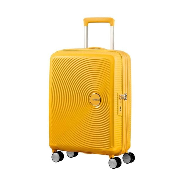 Walizka turystyczna Soundbox Spinner 55 TSA EXP 35,5L. Żółte walizki AMERICAN TOURISTER, bez wzorów. W wyprzedaży za 643.00 zł.