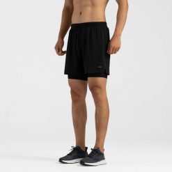 Spodenki do biegania męskie Kiprun 2w1 Run 500 Comfort. Szorty męskie KIPRUN, z materiału, bez kołnierzyka. Za 119.99 zł.