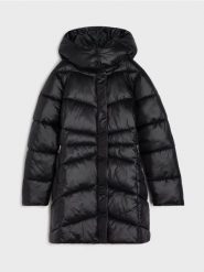 Długa pikowana kurtka z odpinanym kapturem - czarny. Czarne kurtki damskie Sinsay, l, bez wzorów. Za 89.99 zł.