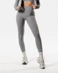 Damskie legginsy LuxForm z ultrawysokim stanem i efektem scrunch – szary. Szare legginsy sportowe damskie AESTHETIC WOLF, xl, bez wzorów, z materiału, z podwyższonym stanem, na fitness i siłownię. Za 269.99 zł.
