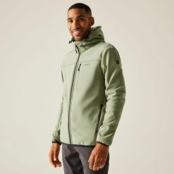 Kurtka męska softshell przeciwdeszczowy Ossek. Zielone kurtki męskie Regatta, m, bez wzorów, z materiału, bez kaptura. W wyprzedaży za 249.99 zł.