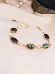 L'Atelier de Gaia Pozłacana bransoletka z perłami i masą perłową rozmiar: onesize. Zielone bransoletki damskie L'Atelier de Gaia, pozłacane. Za 86.99 zł.