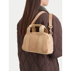 Torebka Hunter. Brązowe torebki klasyczne damskie Hunter, bez wzorów, bez dodatków. Za 129.99 zł.