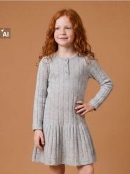 Prążkowana sukienka swetrowa z domieszką wiskozy - szary. Szare sukienki dziewczęce Sinsay, bez wzorów, prążkowane, bez ramiączek. Za 25.99 zł.