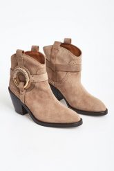 Kowbojki damskie skórzane SEE BY CHLOÉ. Botki damskie See By Chloé, bez obcasa, bez zapięcia. W wyprzedaży za 1,791.30 zł.